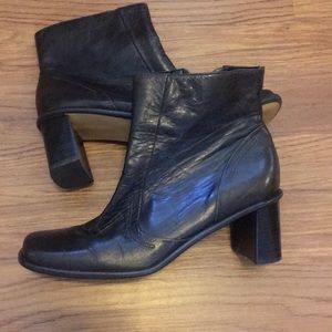 Etienne Aigner Soft Brown Leather Boots